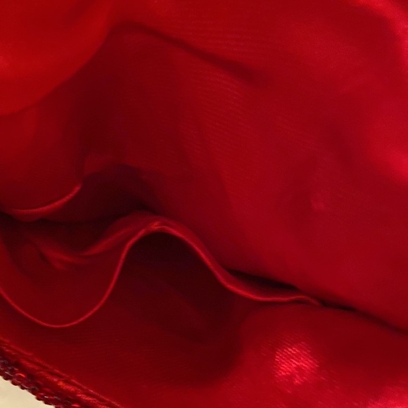 Magid Women’s Red Heavily Sequins Shoulder Bag - Picture 6 of 7